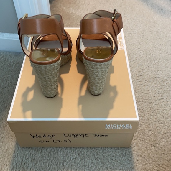 Michale Kors size 7.5 tan wedges - Picture 3 of 4